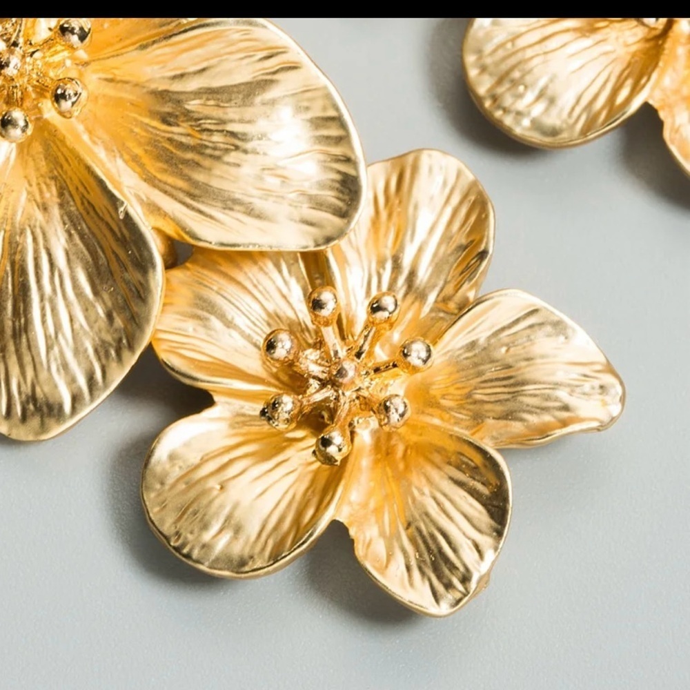 8J: BOHEMIAN Gold Sculptural Flower Earrings, Vintage. NIP - Picture 4 of 5